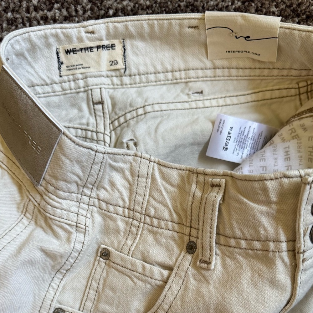 FREE PEOPLE WE THE FREE ASTER
SEAMED RELAXED STRAIGHT LEG JEANS
SIZE 29 CREAM - Picture 9 of 15